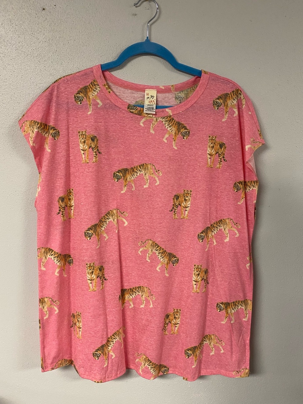 7th Ray Pink Tiger Graphic Tee. New. Size 1XL